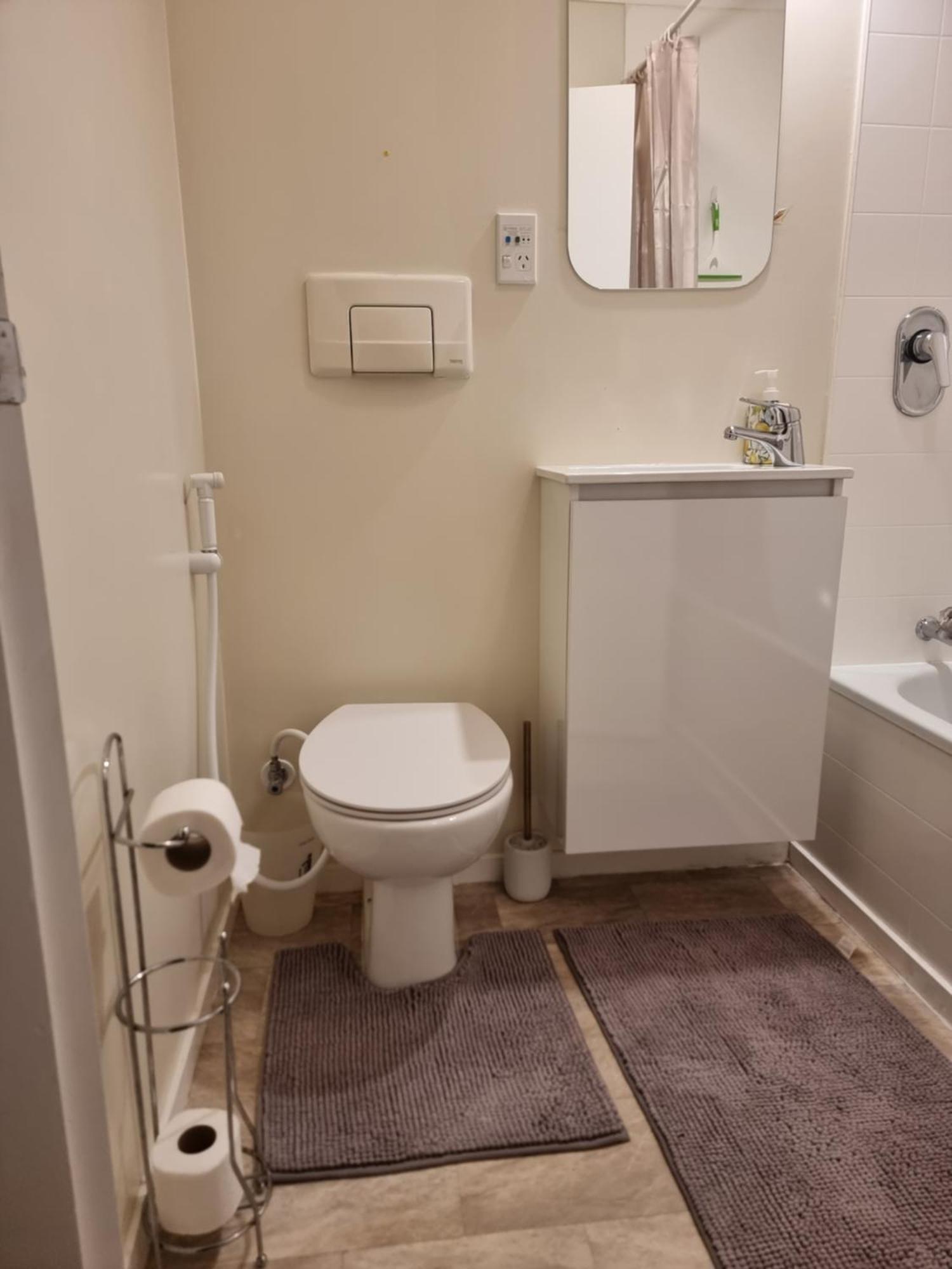 Entire Ground Floor With Full-Privacy And Family-Friendly Popular To Ferry Catchers Wellington Exterior photo